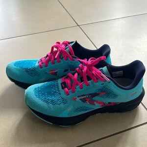 Brooks women sneakers